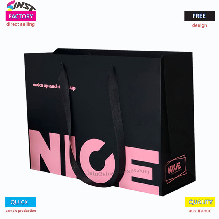 Papierová taška na oblečenie